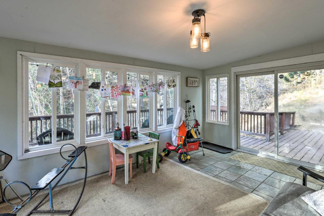 Stunning Golden Home With Deck About 35 Mi To Denver! Экстерьер фото