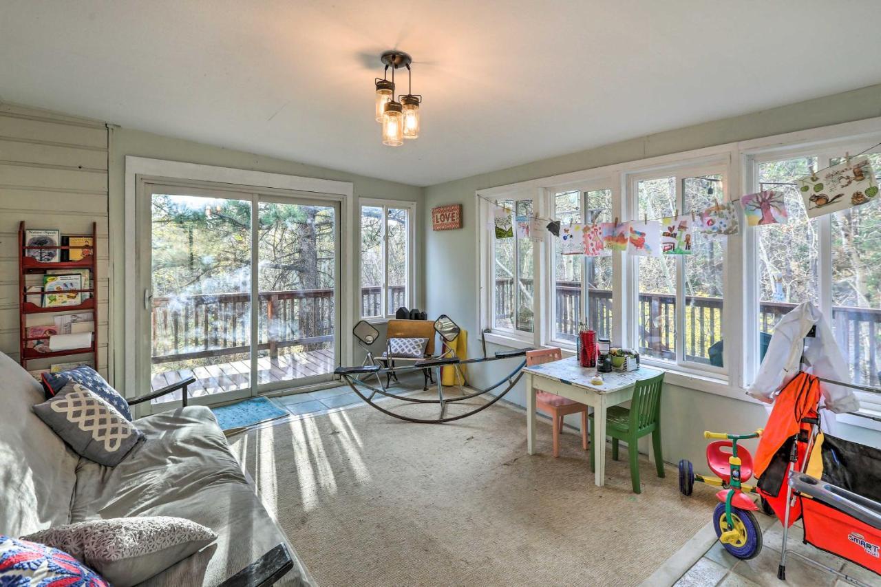 Stunning Golden Home With Deck About 35 Mi To Denver! Экстерьер фото