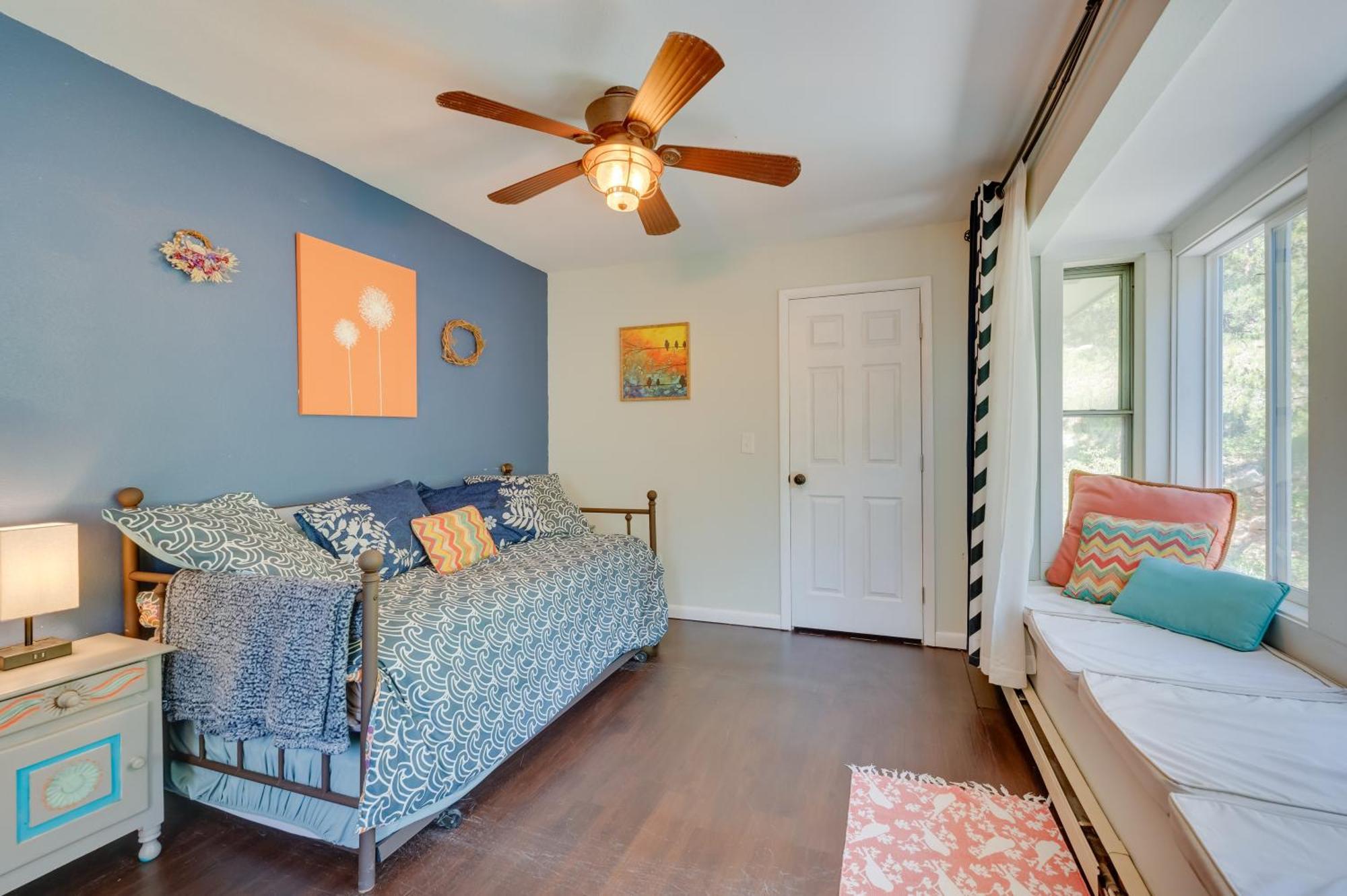 Stunning Golden Home With Deck About 35 Mi To Denver! Экстерьер фото