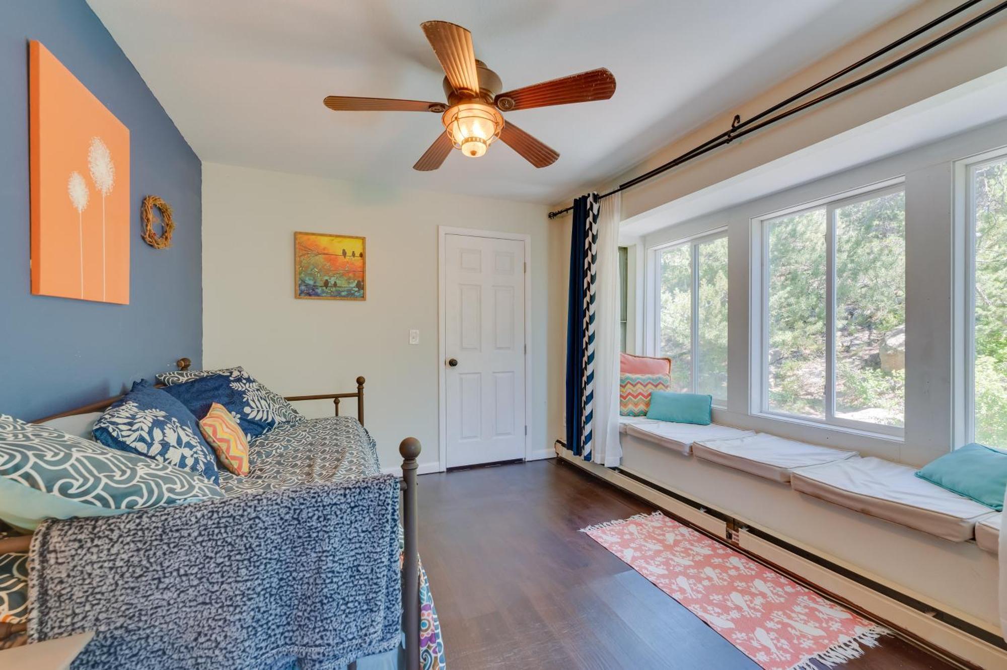 Stunning Golden Home With Deck About 35 Mi To Denver! Экстерьер фото
