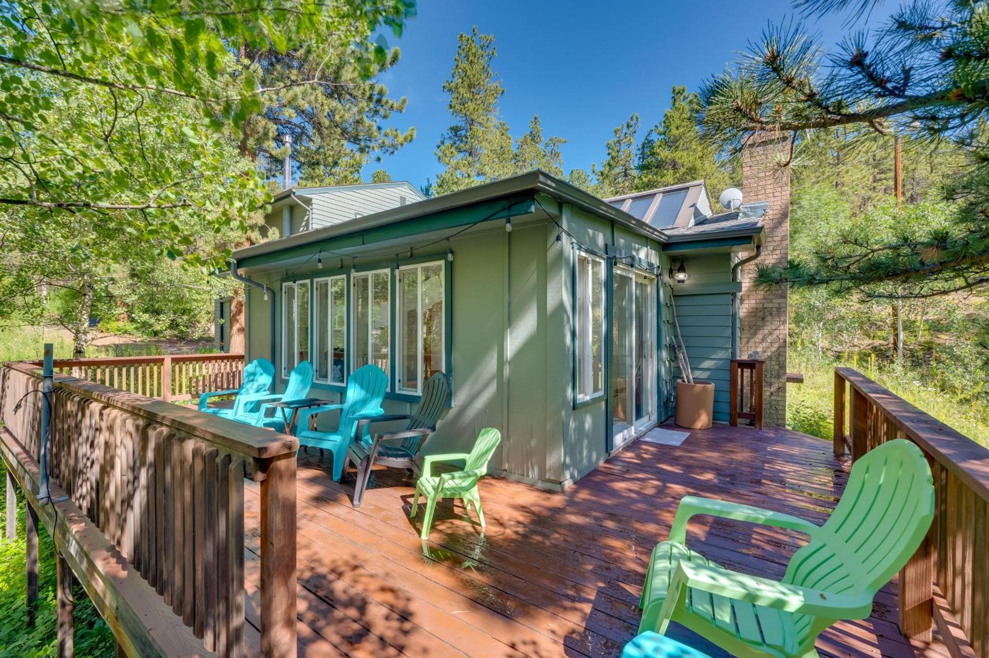Stunning Golden Home With Deck About 35 Mi To Denver! Экстерьер фото