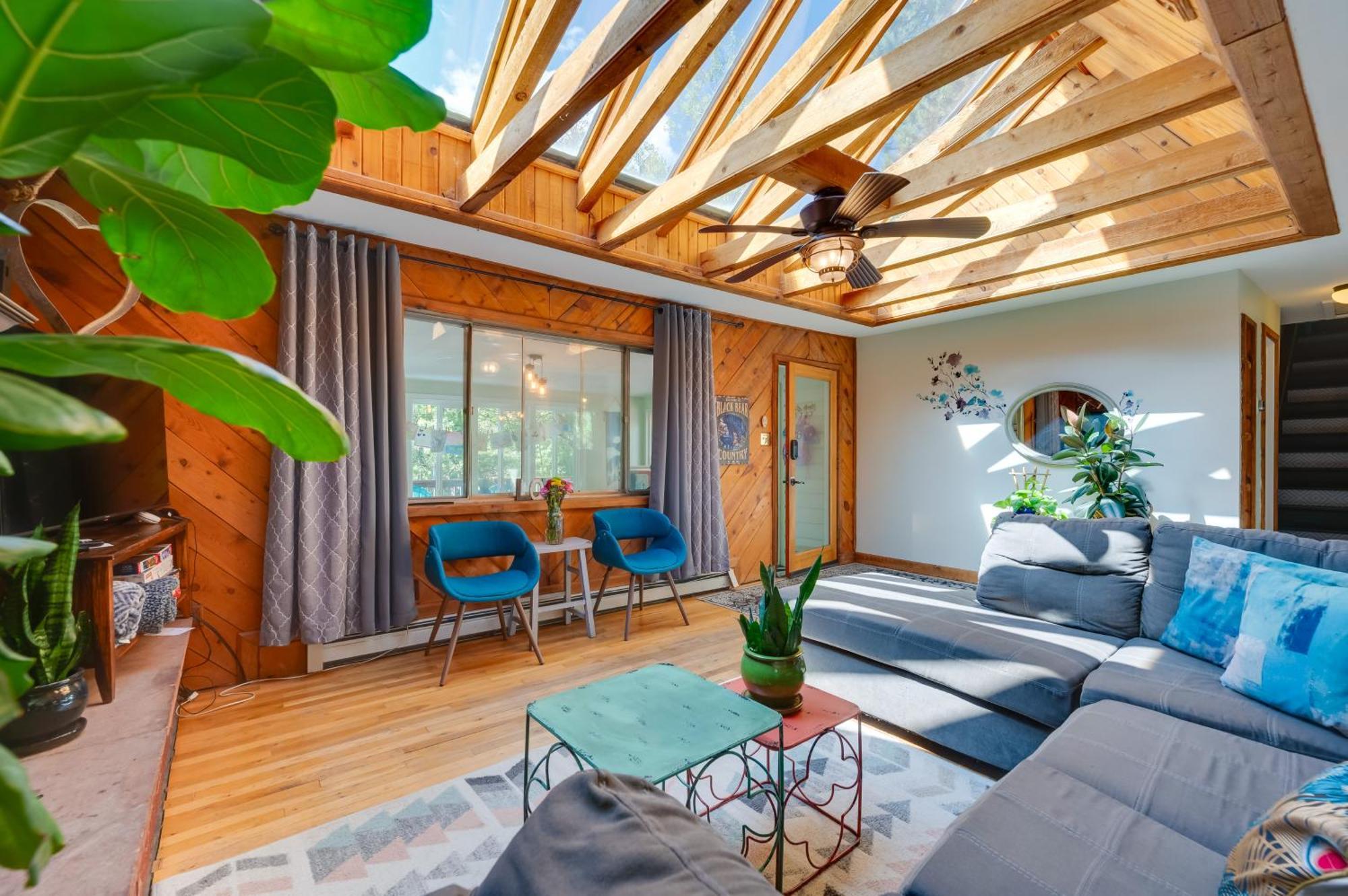 Stunning Golden Home With Deck About 35 Mi To Denver! Экстерьер фото