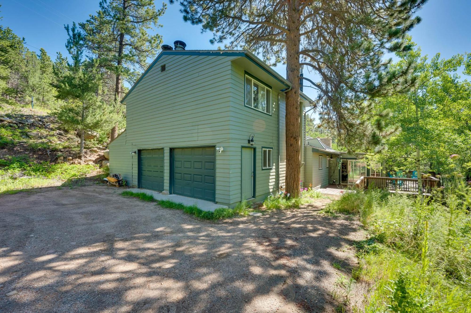 Stunning Golden Home With Deck About 35 Mi To Denver! Экстерьер фото