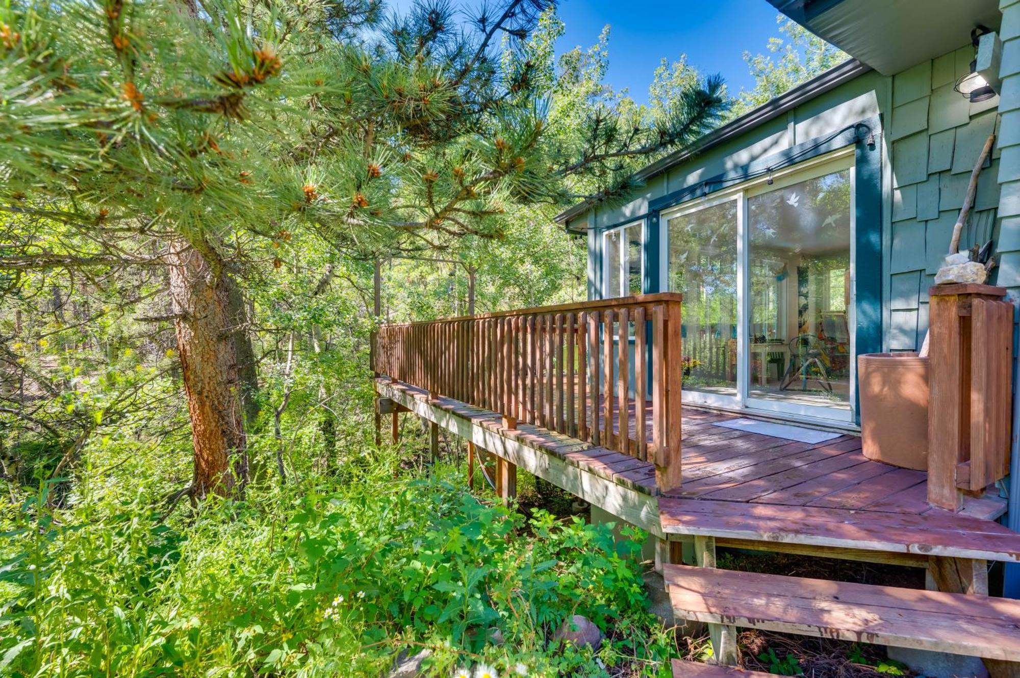 Stunning Golden Home With Deck About 35 Mi To Denver! Экстерьер фото