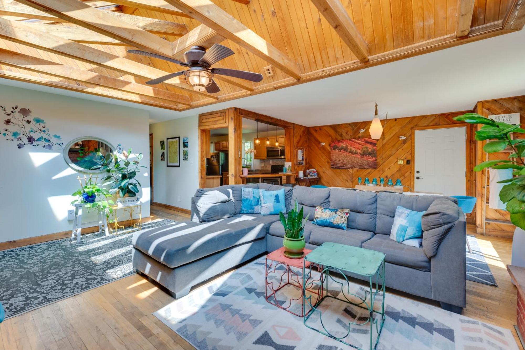 Stunning Golden Home With Deck About 35 Mi To Denver! Экстерьер фото