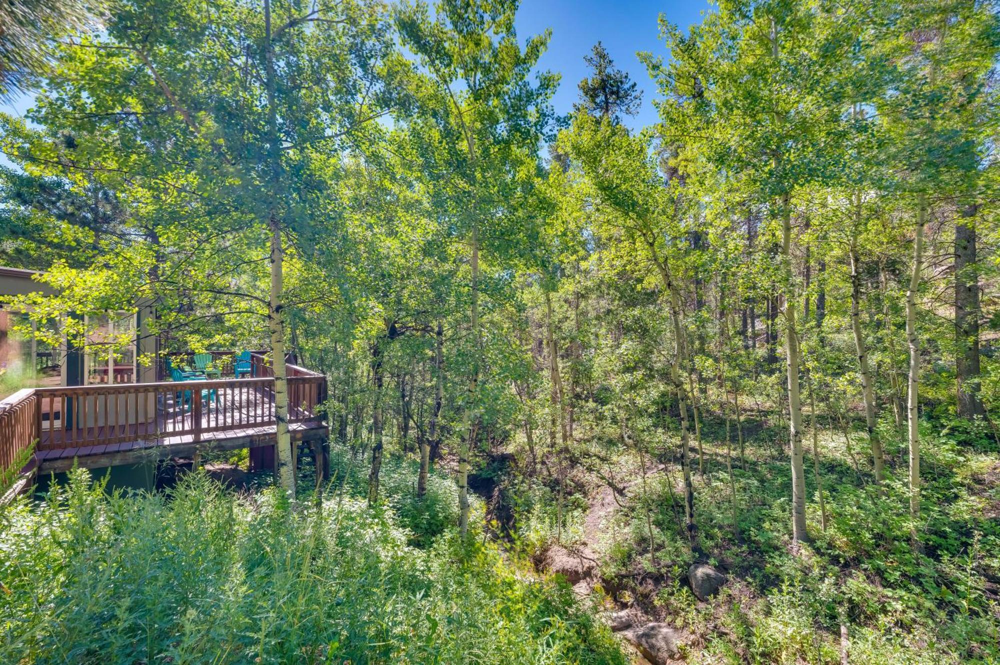 Stunning Golden Home With Deck About 35 Mi To Denver! Экстерьер фото