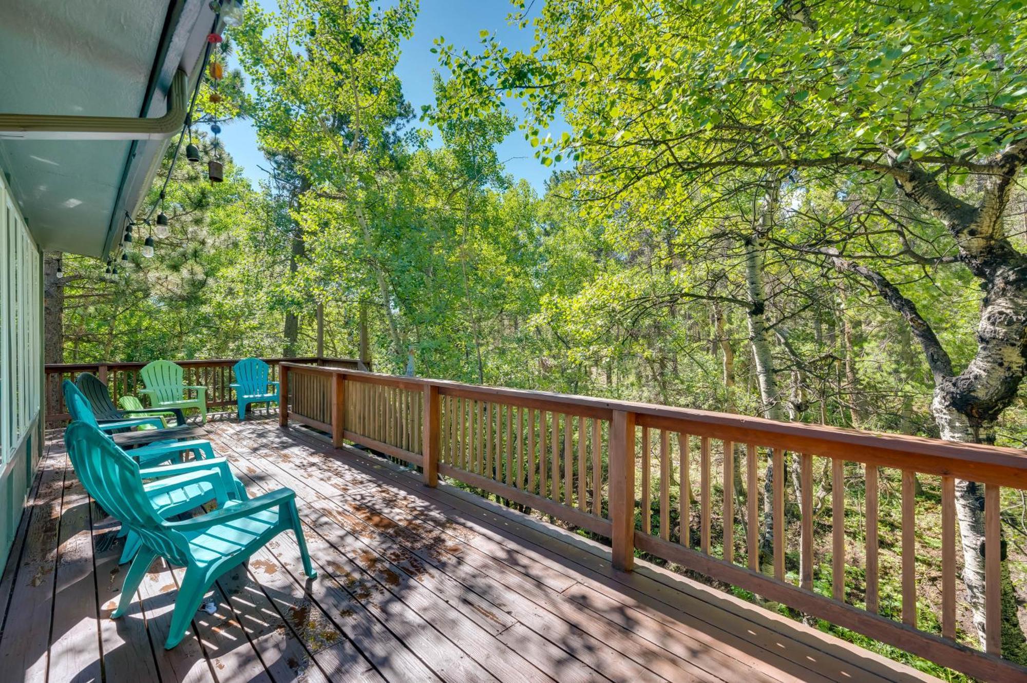 Stunning Golden Home With Deck About 35 Mi To Denver! Экстерьер фото